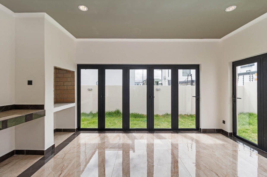 3 Bedroom Property for Sale in Sandown Western Cape